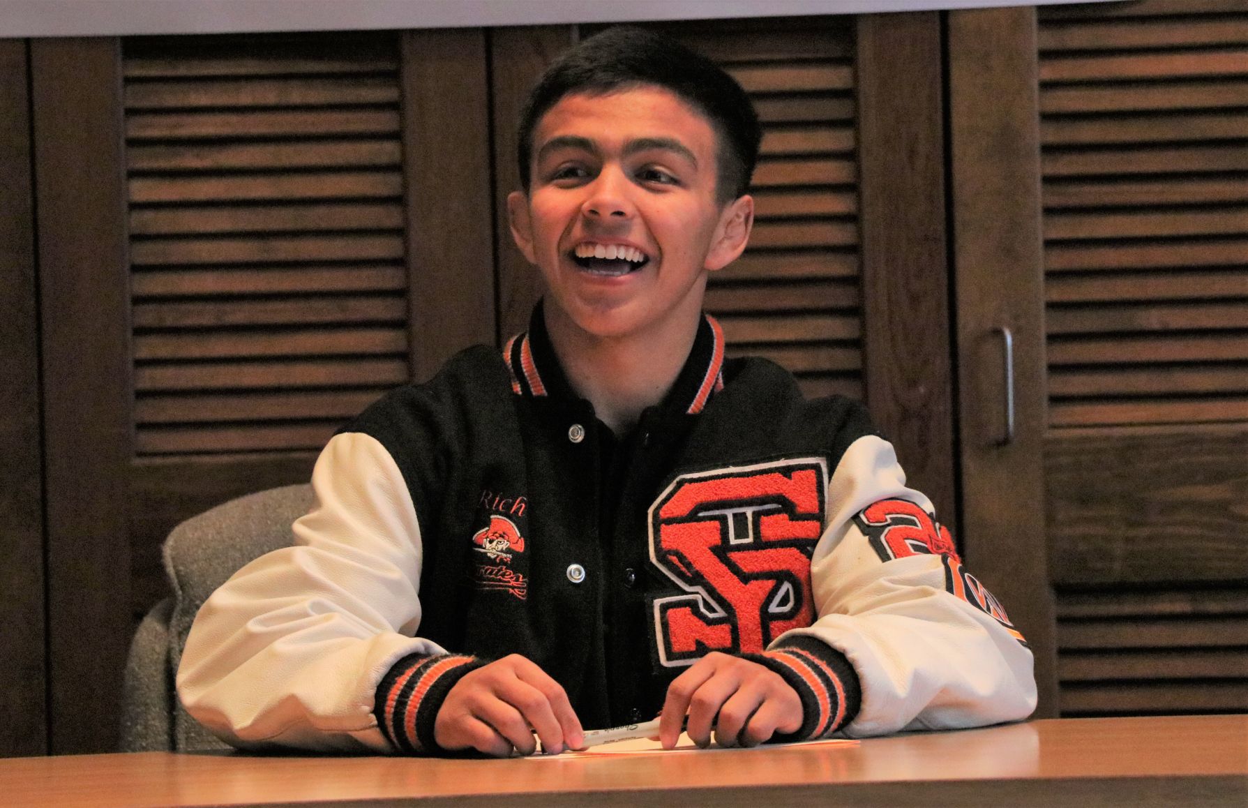 121719 SYHS Signings 03.JPG